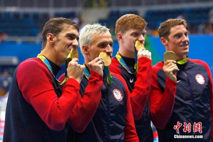 Phelps adds Olympic gold medal haul to historic 21 (1/9)
