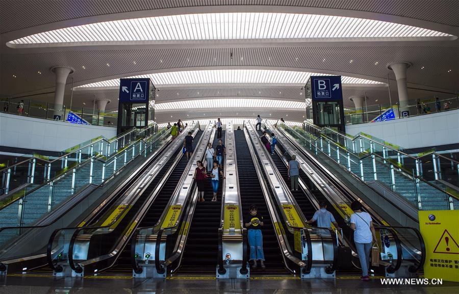 New railway station for high-speed rails opens in Xinjiang (1/4)