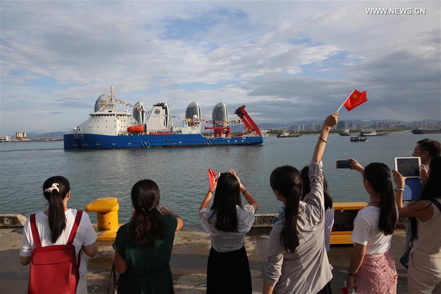 China's new submersible mother ship completes maiden voyage (1/4)