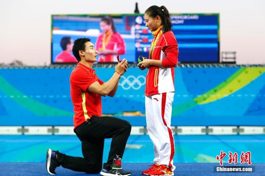 Romantic ending for Olympic diving lovebirds (2/6)