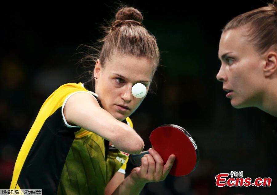 Poland's one-armed table tennis player in Rio (1/4)