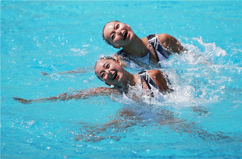 Chinese synchronized swimming duo advances into final (1/7)