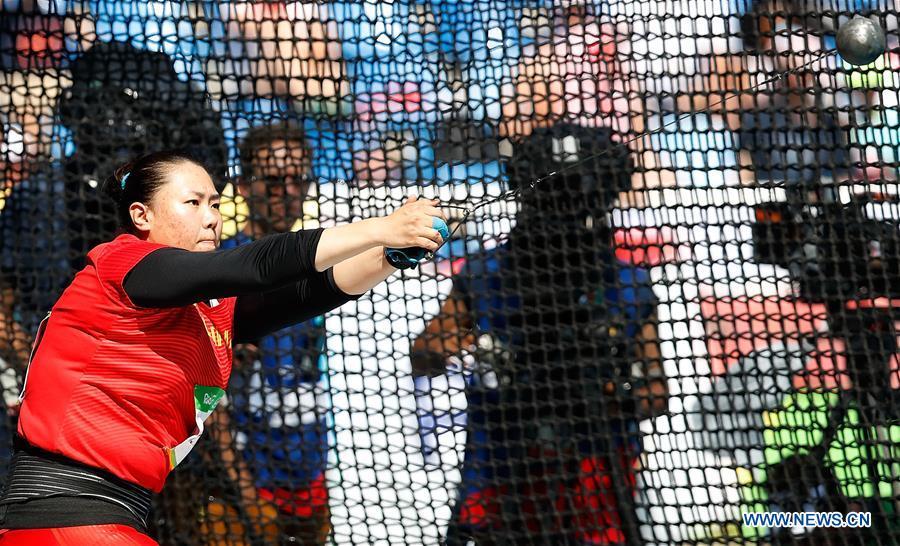 Zhang Wenxiu takes silver medal of women's hammer throw final(1/6)