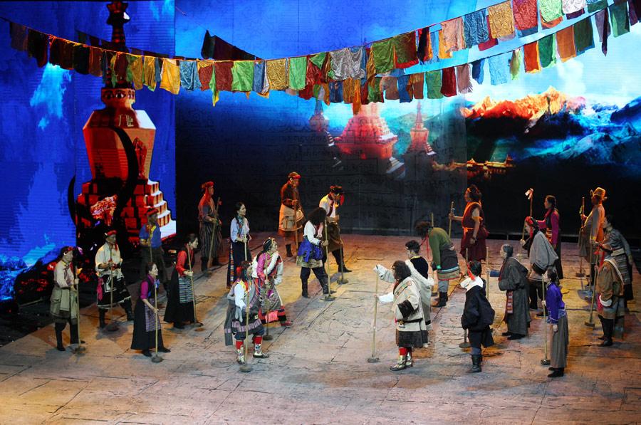 Beijing stages Tibetan multimedia play(1/9)