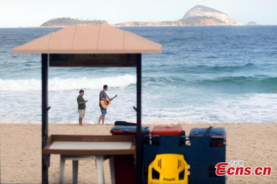 Rio's beach a must do for tourists(1/12)