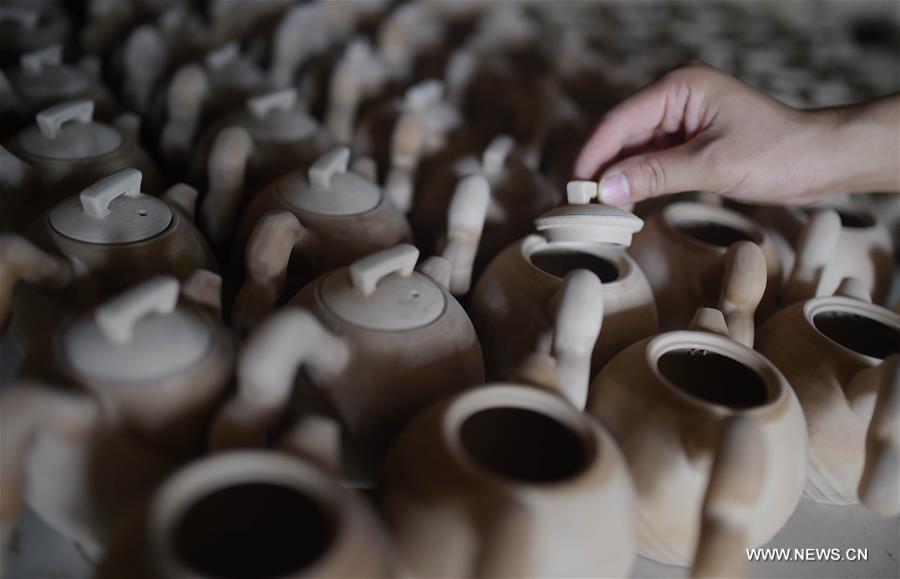 'Green' pottery: Intangible cultural heritage of Sichuan(1/8)