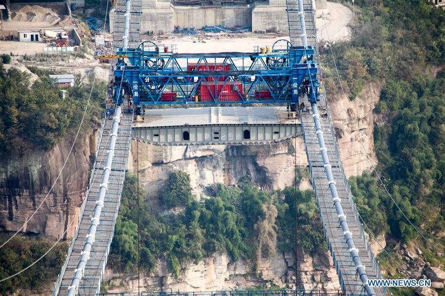 Steel box girders hoisting of Fuma Yangtze River Bridge finished (1/4)