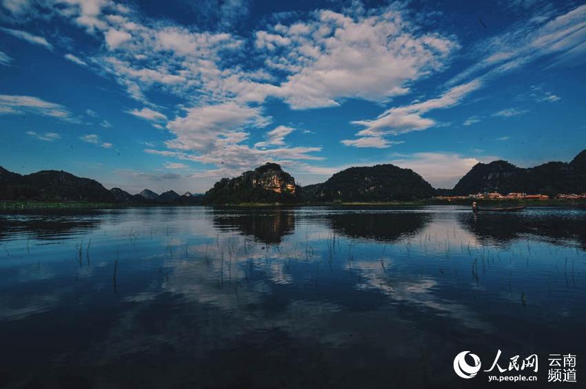 Green mountains and clear water in Puzhehei(1/5)
