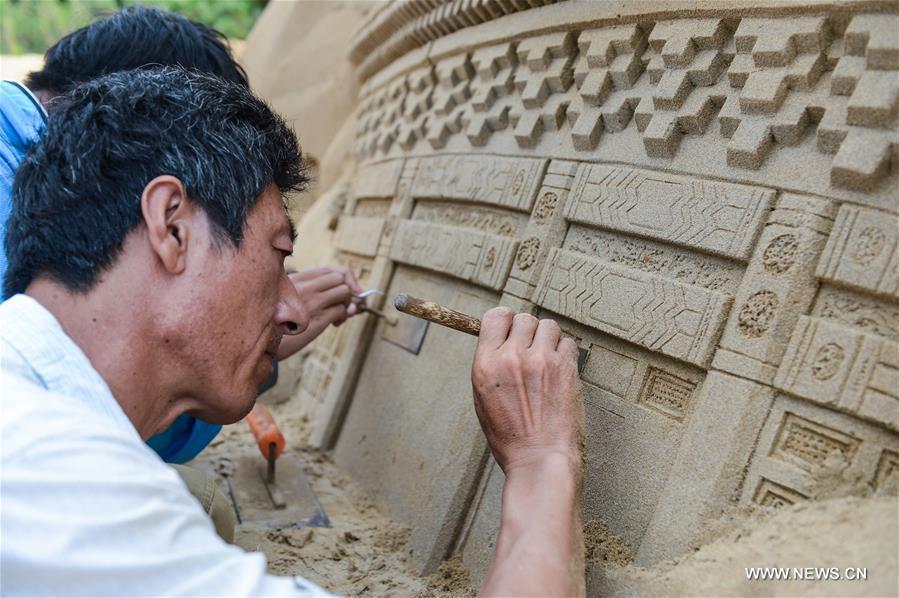 Sand sculptures created to greet upcoming G20 summit(1/7)