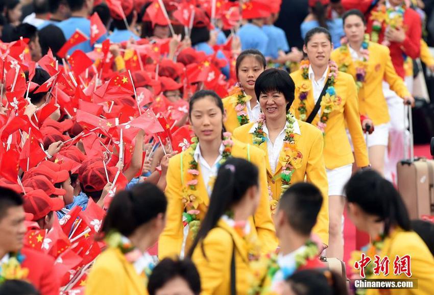 Mainland Olympians visit Hong Kong(1/5)