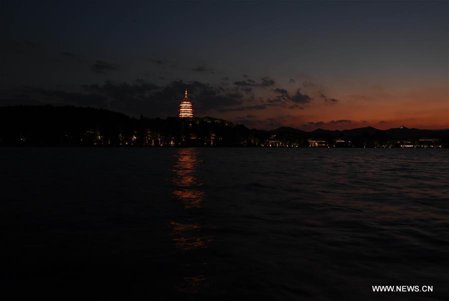 Night view of Leifeng Pagoda of West Lake in Hangzhou(1/4)