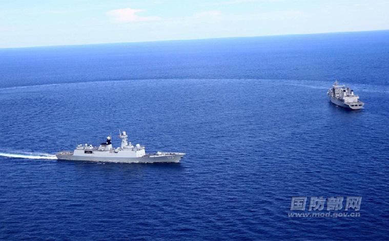 A training formation of China\'s East China Sea Fleet conducts combat training in the West Pacific in mid-August. Included in the formation is missile destroyer Jingzhou, of which images were just released for the first time. (Photo/www.mod.gov.cn)