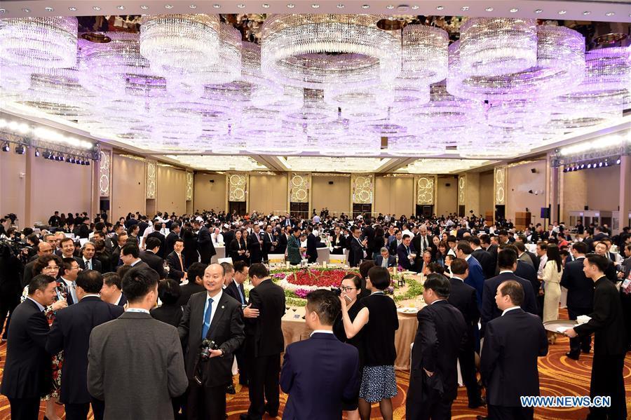 Business 20 summit banquet held in China's Hangzhou(1/5)