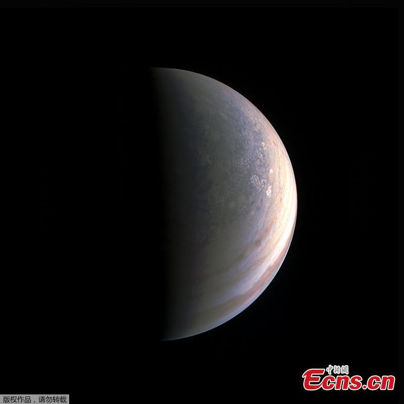 Jupiter's north pole unlike anything encountered in solar system(1/3)