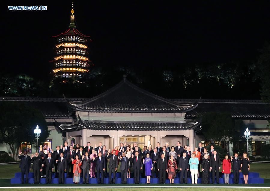 China welcomes G20 leaders with banquet, gala(1/18)