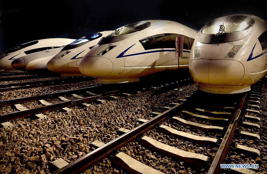 China's high-speed railways connect west and east(1/7)