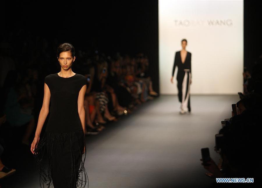 Taoray Wang's creations presented at New York Fashion Week(1/8)
