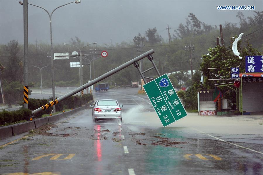 Typhoon Meranti brings strong winds, heavy downpour to Taiwan(1/4)
