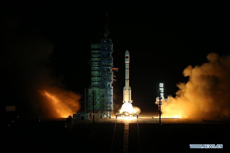 China's space lab Tiangong-2 blasts off (1/3)
