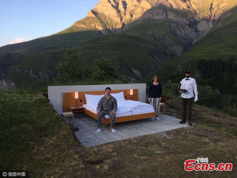 Sleep under the stars at this open-air hotel room (1/3)