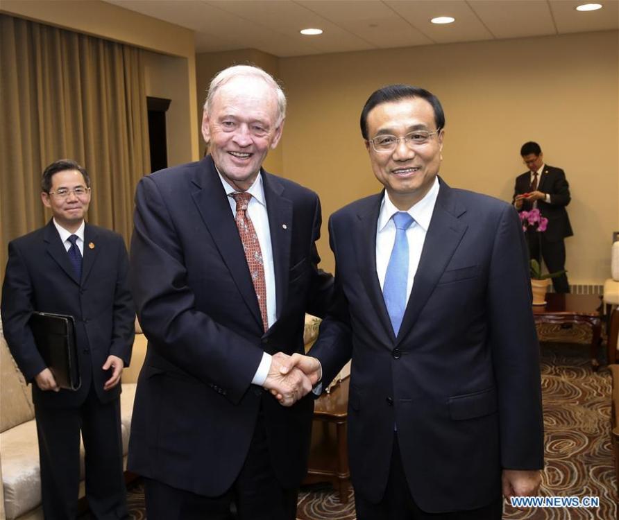 Chinese premier meets former Canadian PM in Ottawa(1/2)