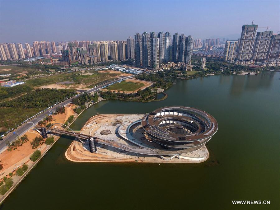 Spiral sightseeing platform under construction in Changsha(1/4)