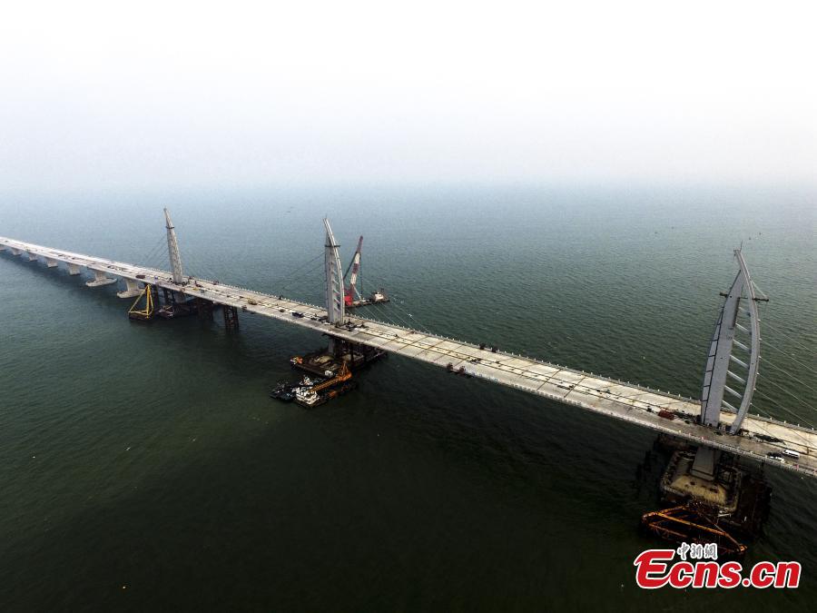 Main section of Hong Kong-Zhuhai-Macao Bridge to be complete (1/5)