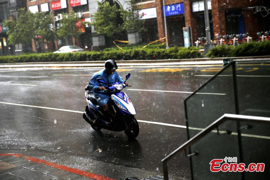 Typhoon Megi kills 4 in Taiwan (1/7)
