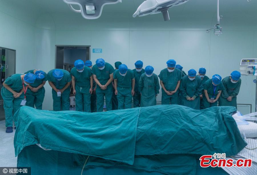 On duty doctor dies in Tibet, donates all usable organs (1/3)