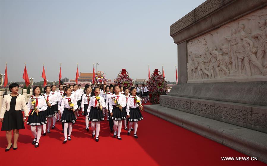 Ceremony held in capital of China to mark Martyrs' Day (2/12)