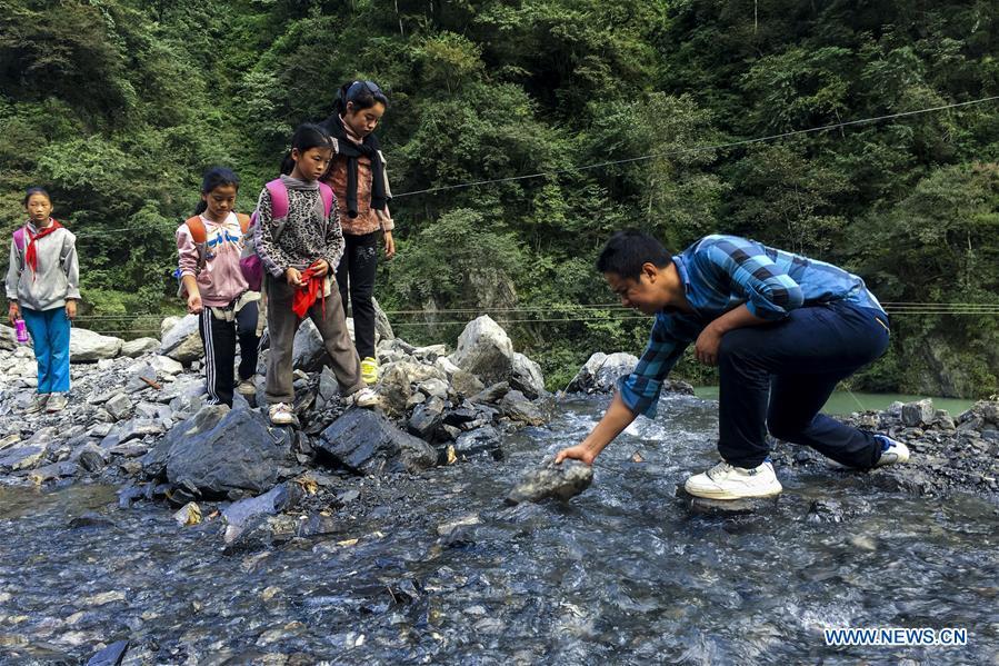 Sang Lei, voluntary teacher in Yunnan(1/15)