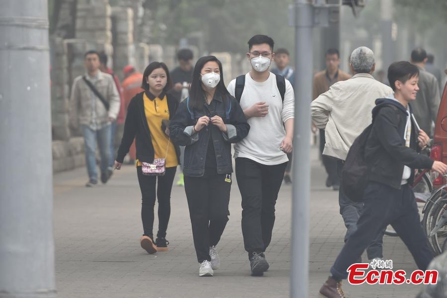 Beijing issues yellow alert for smog(1/6)
