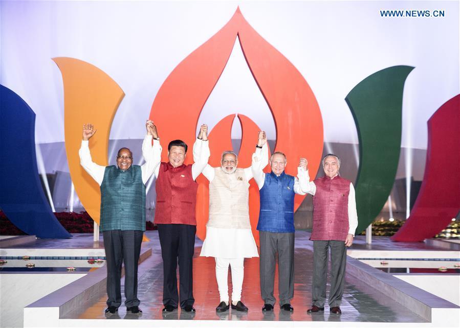 BRICS leaders pose for group photo before informal dinner(1/1)