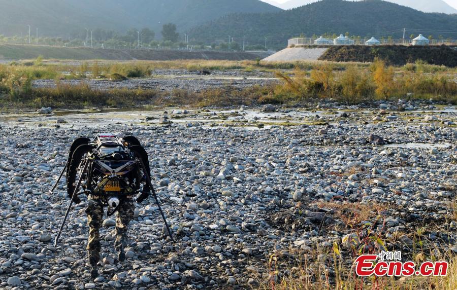 Military unmanned ground vehicles compete in Beijing(1/5)