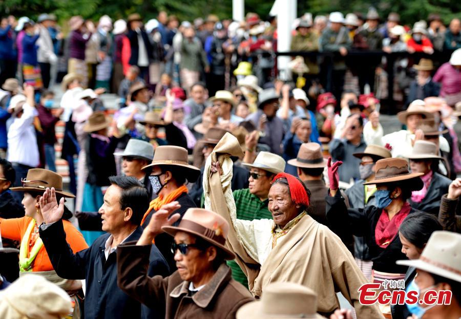 Guozhuang dance popular in Tibet(1/5)