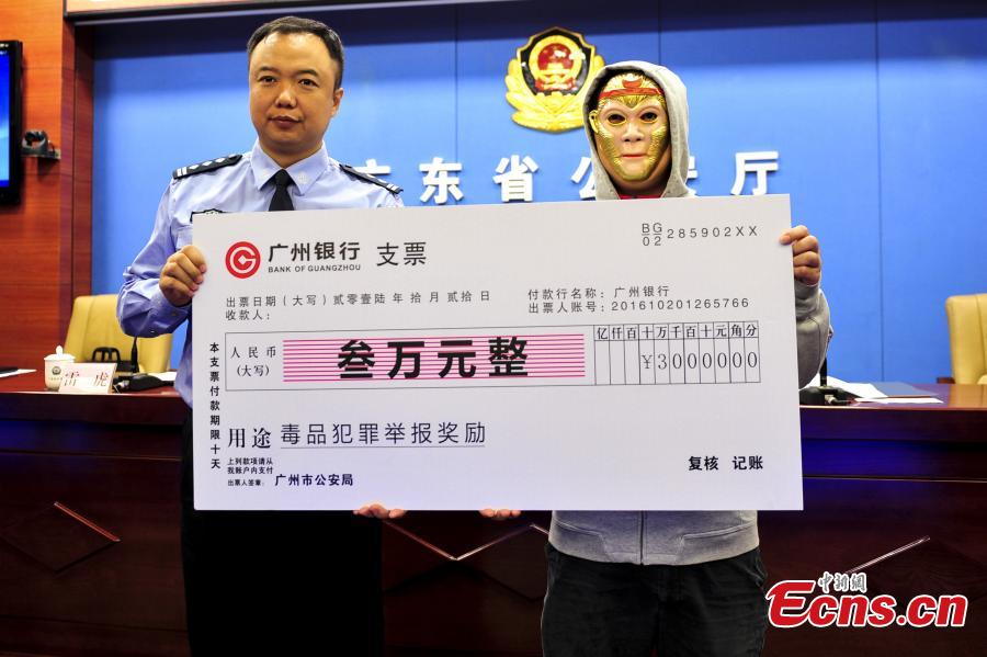 Drugs and drug-making equipment are on display after police busted a cross-border smuggling ring in South China’s Guangdong Province. Local police detained more than 10 suspects, shut down two drug-making sites and confiscated two tons of methamphetamine. In the first nine months, Guangdong police caught 19,000 suspects in drug cases and also disciplined 119,000 drug addicts. (Photo: China News Service/Chen Jimin)