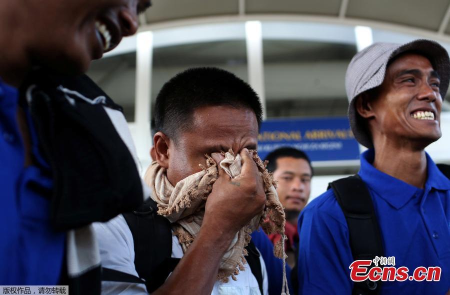 Tears, relief as Somali pirate hostages land in Kenya (1/4)