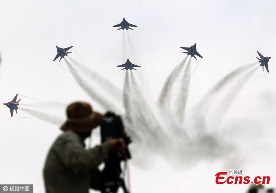 Russian warplanes warm up for Airshow China(1/4)