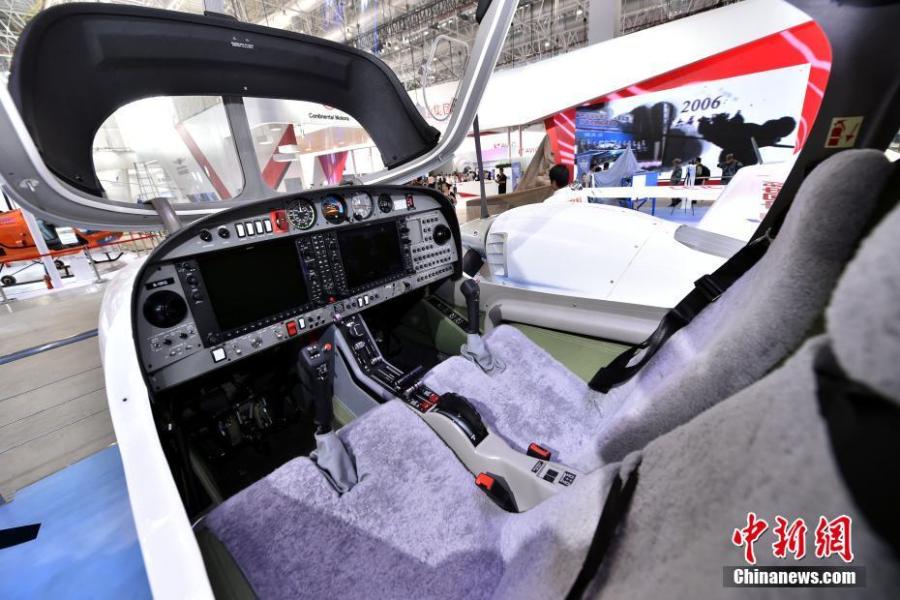 Military equipments are shown at Airshow China 2016 in Zhuhai, South China\'s Guangdong Province on October 31, 2016. The six-day event, commonly known as the Zhuhai Air Show starts on Tuesday and is set to feature some of the best equipment that the People\'s Liberation Army and State-owned defense giants have to offer. Products on show at the biennial event, which is the largest arms exhibition in China, will include the latest offerings in the space, aviation, electronics and land armament industries. Fighter jets, transport planes, drones, missiles, tanks and artillery guns are all set to be on display. (Photo: China News Service/Jin Shuo)