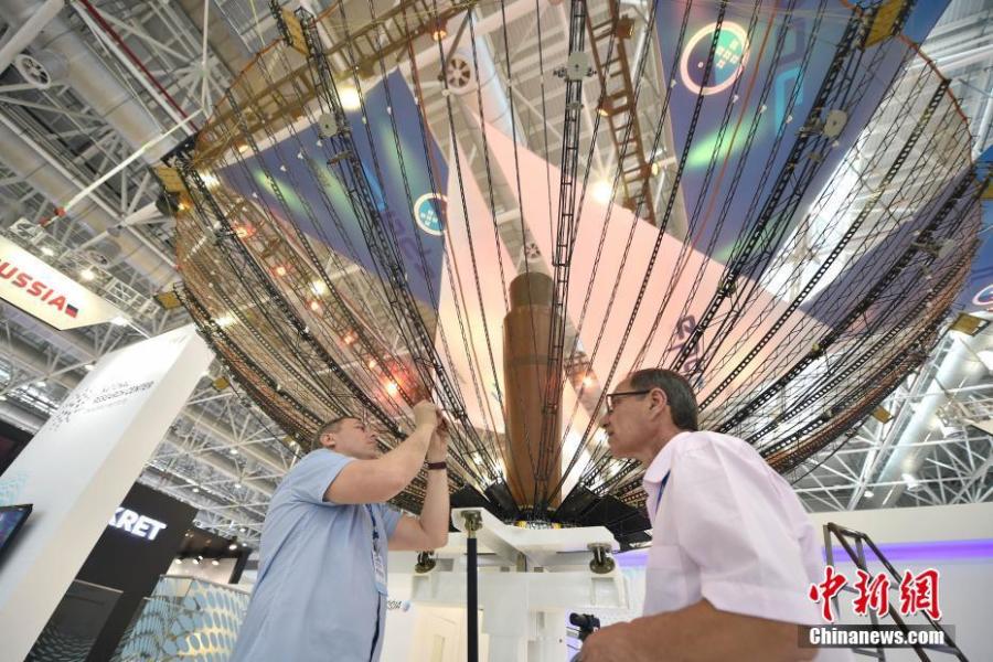 Military equipments are shown at Airshow China 2016 in Zhuhai, South China\'s Guangdong Province on October 31, 2016. The six-day event, commonly known as the Zhuhai Air Show starts on Tuesday and is set to feature some of the best equipment that the People\'s Liberation Army and State-owned defense giants have to offer. Products on show at the biennial event, which is the largest arms exhibition in China, will include the latest offerings in the space, aviation, electronics and land armament industries. Fighter jets, transport planes, drones, missiles, tanks and artillery guns are all set to be on display. (Photo: China News Service/Jin Shuo)