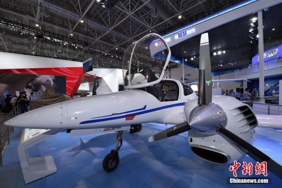 Military equipments are shown at Airshow China 2016 in Zhuhai, South China\'s Guangdong Province on October 31, 2016. The six-day event, commonly known as the Zhuhai Air Show starts on Tuesday and is set to feature some of the best equipment that the People\'s Liberation Army and State-owned defense giants have to offer. Products on show at the biennial event, which is the largest arms exhibition in China, will include the latest offerings in the space, aviation, electronics and land armament industries. Fighter jets, transport planes, drones, missiles, tanks and artillery guns are all set to be on display. (Photo: China News Service/Jin Shuo)