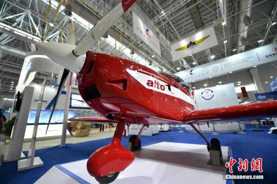 Military equipments are shown at Airshow China 2016 in Zhuhai, South China\'s Guangdong Province on October 31, 2016. The six-day event, commonly known as the Zhuhai Air Show starts on Tuesday and is set to feature some of the best equipment that the People\'s Liberation Army and State-owned defense giants have to offer. Products on show at the biennial event, which is the largest arms exhibition in China, will include the latest offerings in the space, aviation, electronics and land armament industries. Fighter jets, transport planes, drones, missiles, tanks and artillery guns are all set to be on display. (Photo: China News Service/Jin Shuo)