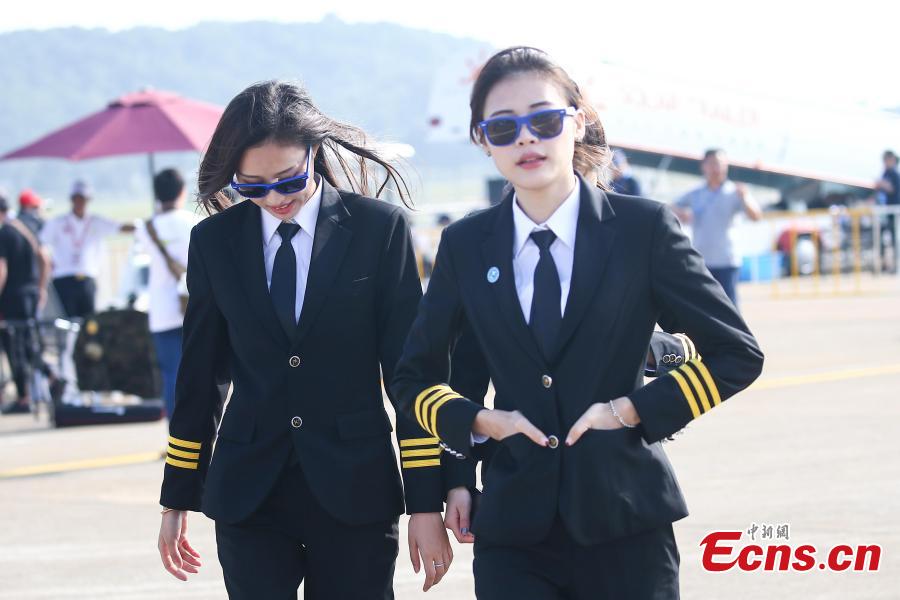 Models shine at Zhuhai air show(1/10)
