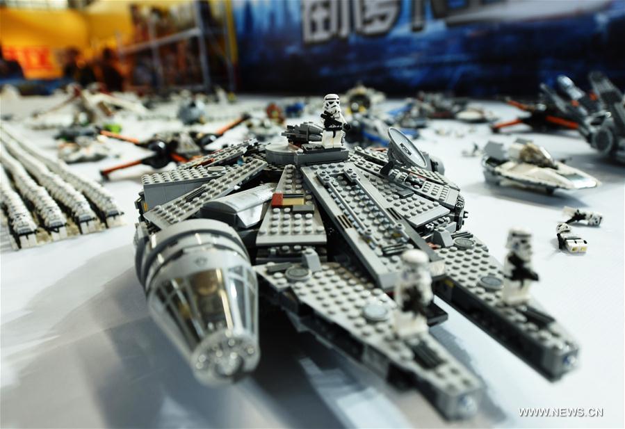 Star Wars made out of Lego blocks displayed in Hangzhou(1/4)