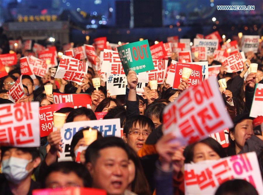 Shouts, candles engulf square to ouster S. Korean president over scandal (1/6)