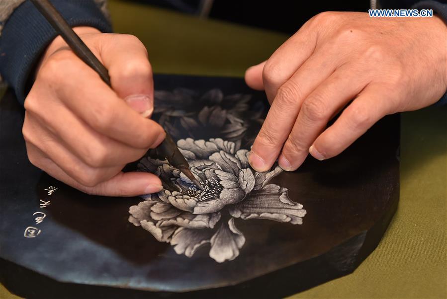 Sculptor makes coal sculpture in Datong, north China(1/3)
