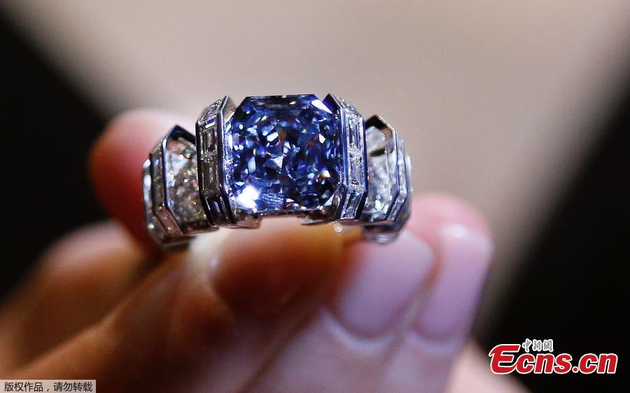 Rare blue diamond may fetch $25 million at auction (1/4)