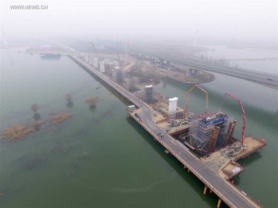 Bridge of Beijing-Zhangjiakou high-speed railway under construction(1/4)
