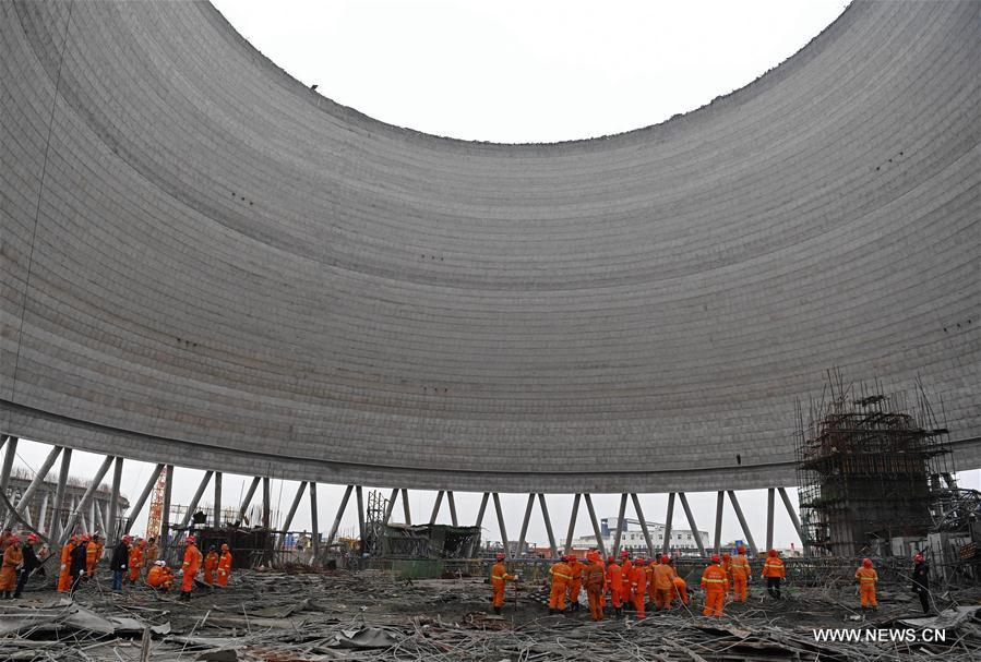 67 killed in construction site collapse in east China(2/7)