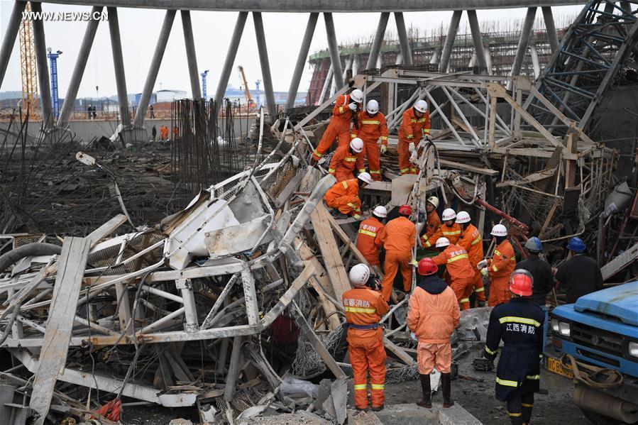 At least 40 killed in construction equipment collapse in E China(1/11)
